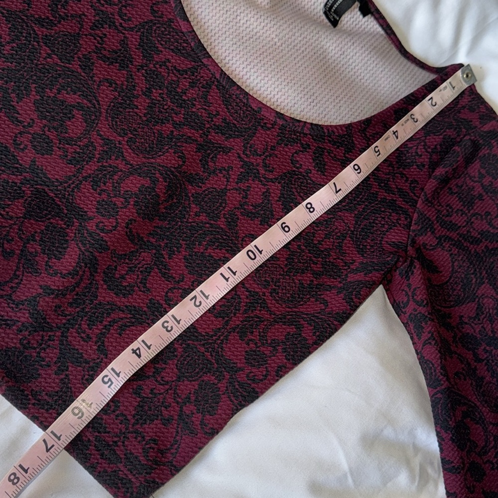 XXI Forever 21 Elegant Black and Red/ Burgundy Waffle Textured Crop Top NWOT - Picture 9 of 14